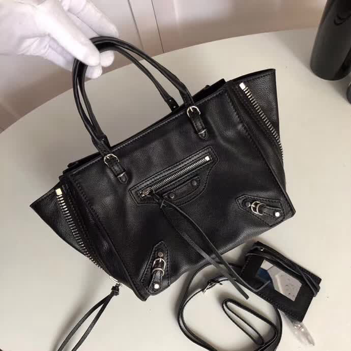 BALENCIAG巴黎世家 蝙蝠包 銀釘款 義大利純進口自然摔牛皮 小號  BL1159